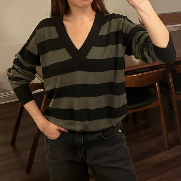 Banana Republic Striped V Neck Knit Pullover - Picture 2 of 4